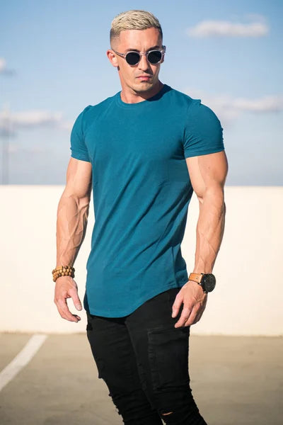 Essential T-shirt with drop cut